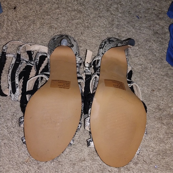 Nika Black and white snake skin - Picture 2 of 3